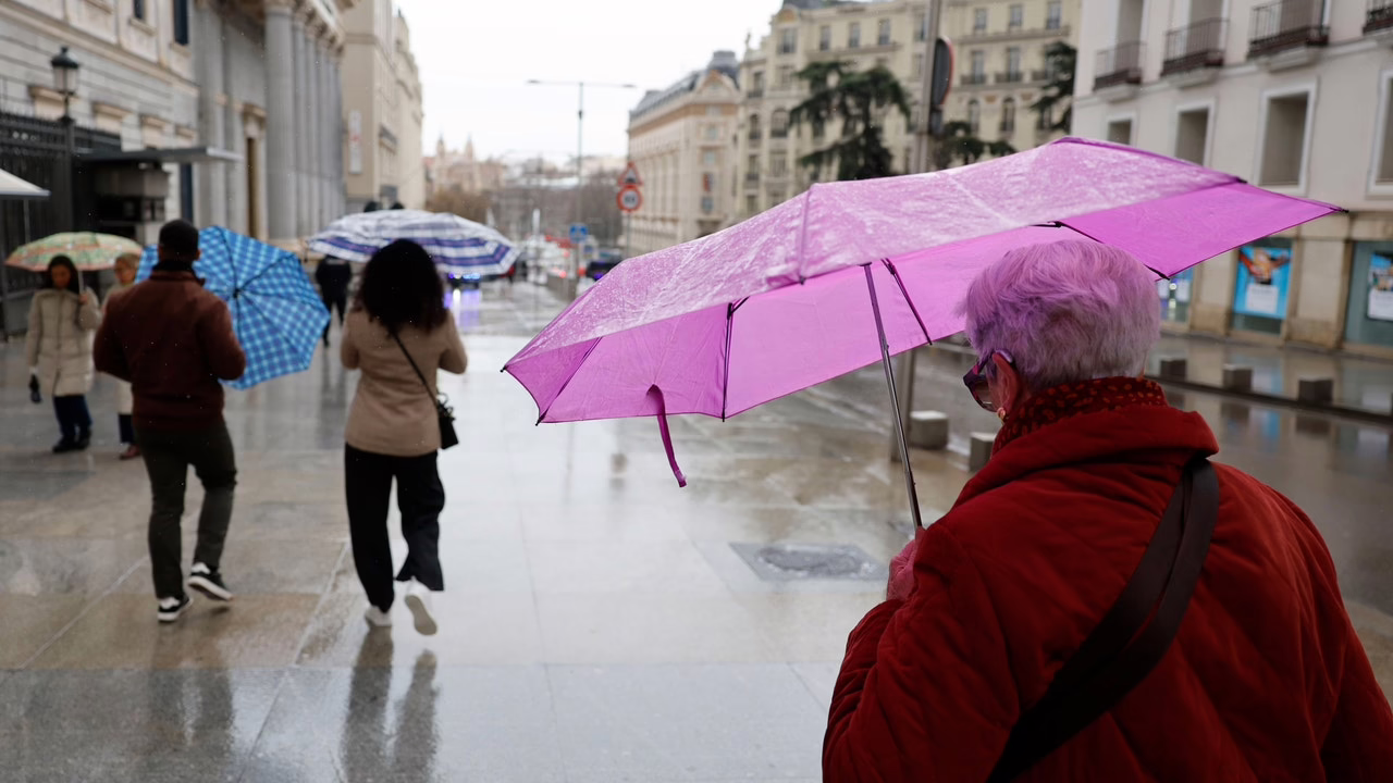 Alertas de la AEMET: intensas lluvias, nieve y los últimos efectos de la tormenta Leonardo.