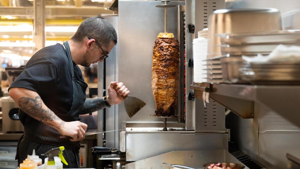 El trompo del que salen los tacos al pastor.