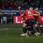 Jugadores de Osasuna celebrando el gol de Raúl García de Haro en el minuto 90 ante el Real Madrid en El Sadar durante la jornada 25 de LaLiga 2025-26.