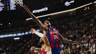 El Baskonia prolonga la agonía del Barça