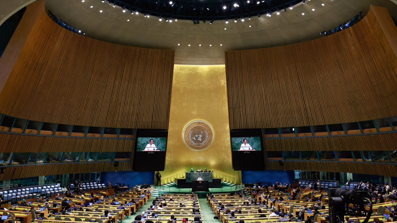 Cuba presenta su estrategia diplomática ante la ONU contra EE. UU. tras su gira por Pekín, Moscú y Madrid.