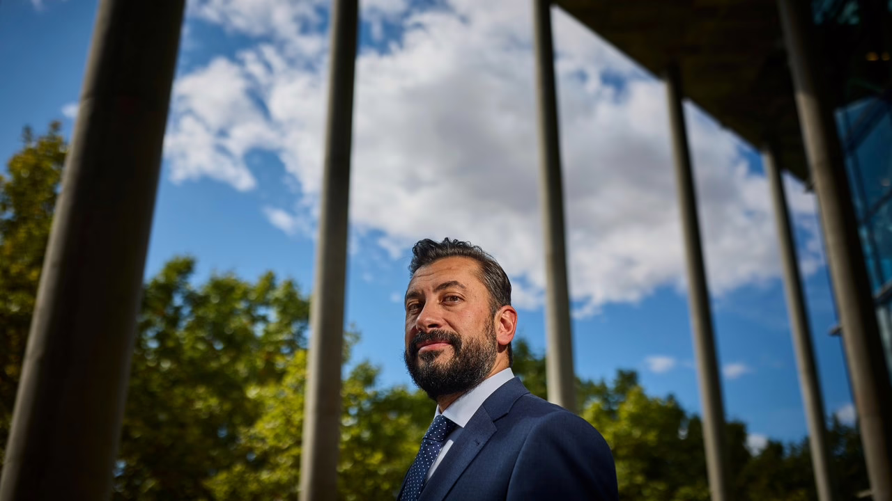 El PP denuncia que Sánchez está "chantajeando" a Madrid mediante los pagos anticipados.
