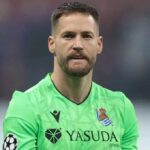 Álex Remiro, portero de la Real Sociedad, que podría abandonar el club en verano tras ocho temporadas para que el club obtenga una plusvalía económica con su venta.