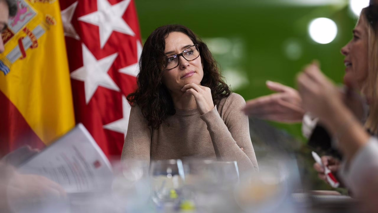 Madrid redefine su estructura política para presentarse sólida en las elecciones de 2027.