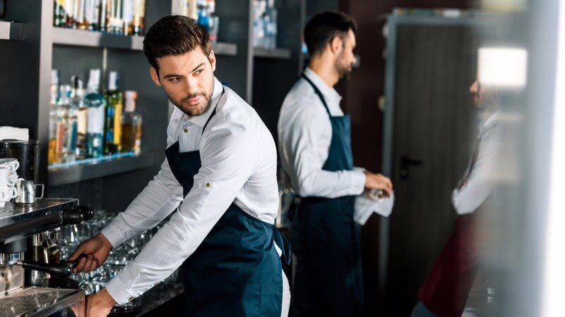 El desempleo en Madrid comienza enero con la cifra más baja desde 2008, disminuyendo un 2,2 % en comparación con el año pasado.