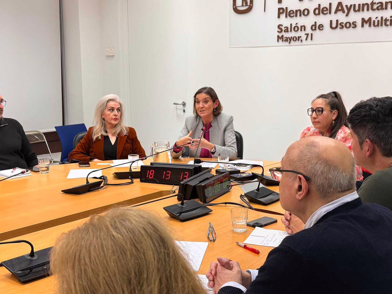 El PSOE propone establecer tres nuevas oficinas en Madrid en 2026 para facilitar la regularización de inmigrantes.