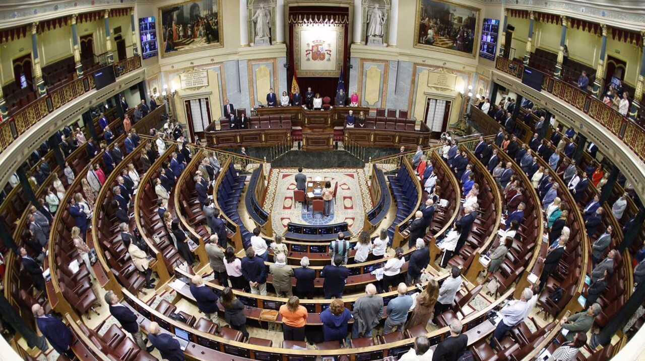 Vox impulsa una discusión en el Congreso acerca de la expulsión de inmigrantes criminales y la repatriación de extranjeros en situación irregular.
