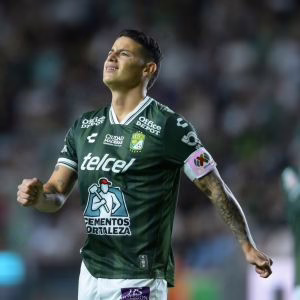 Sería su doceava temporada como jugador de fútbol.