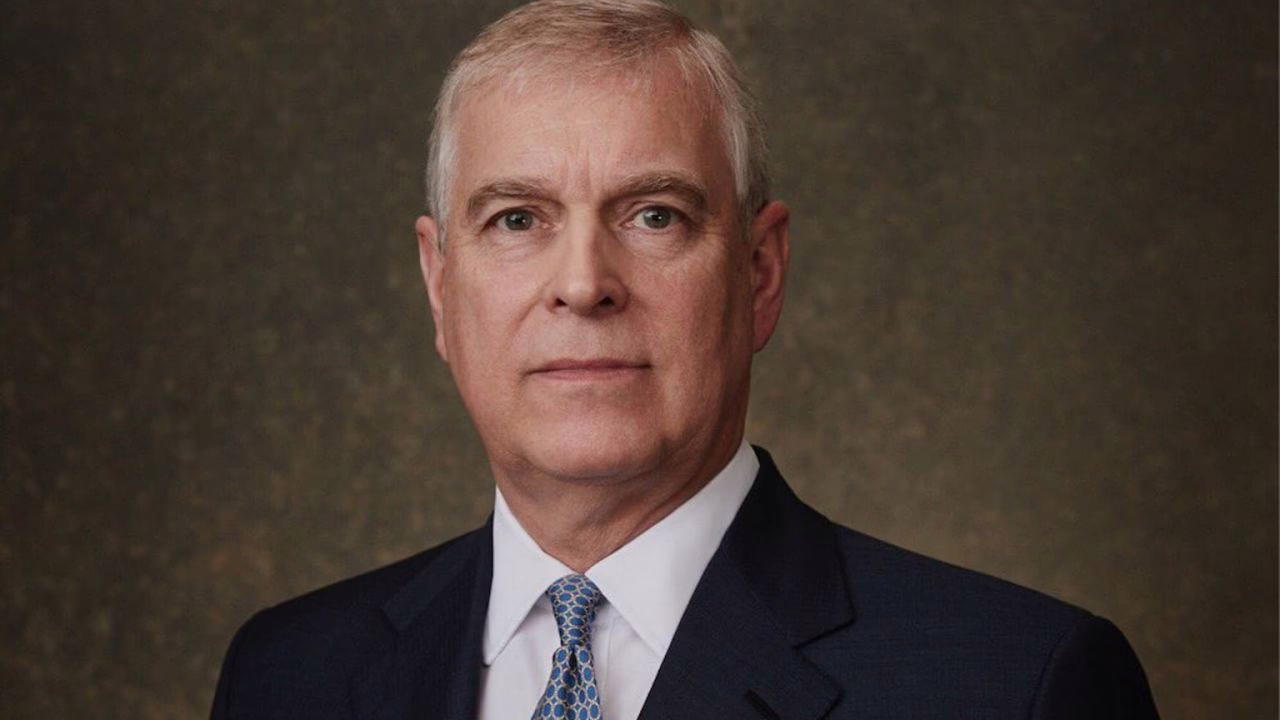 Carlos III de Inglaterra afirma que apoyará la investigación sobre su hermano Andrés en relación con el 'caso Epstein'.