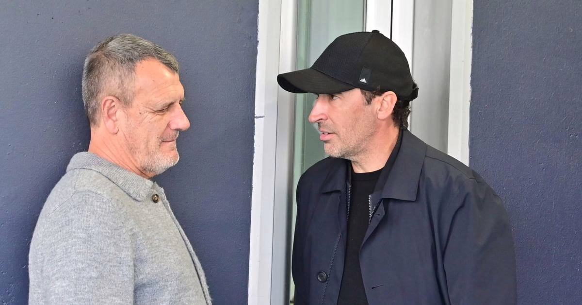 Raúl González aparece en las instalaciones del Cádiz CF.