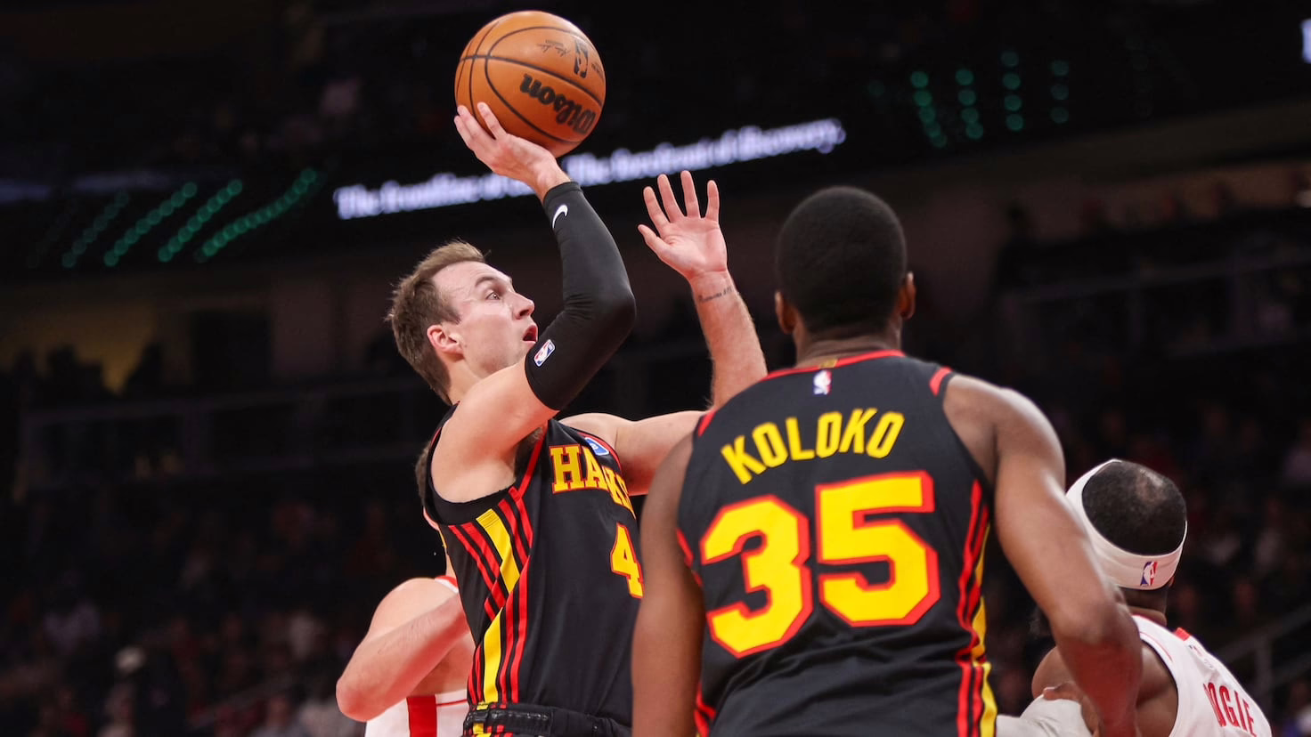 Los Lakers realizan movimientos en el cierre del mercado.