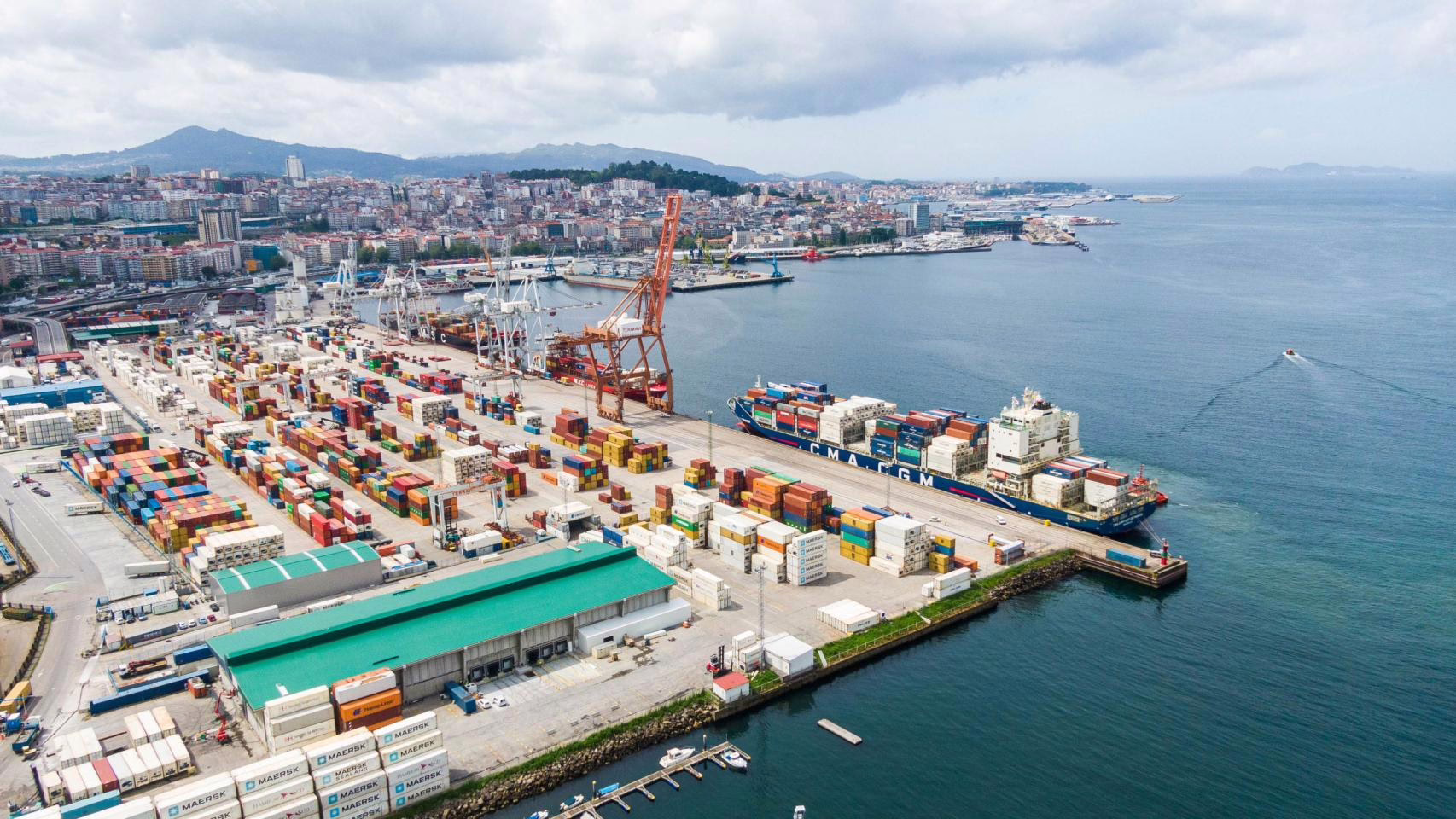 Hallan un cuerpo sin vida en el puerto frente al Auditorio Mar de Vigo.
