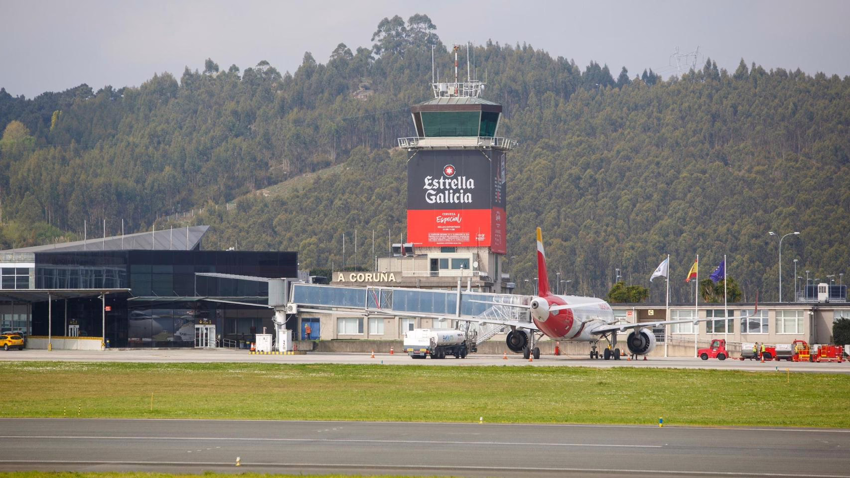 Un cambio de ruta en el vuelo y caída de escombros.