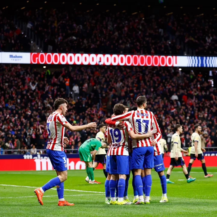 Atlético de Madrid venció contundentemente al Barcelona y se acercó a la final de la Copa del Rey.