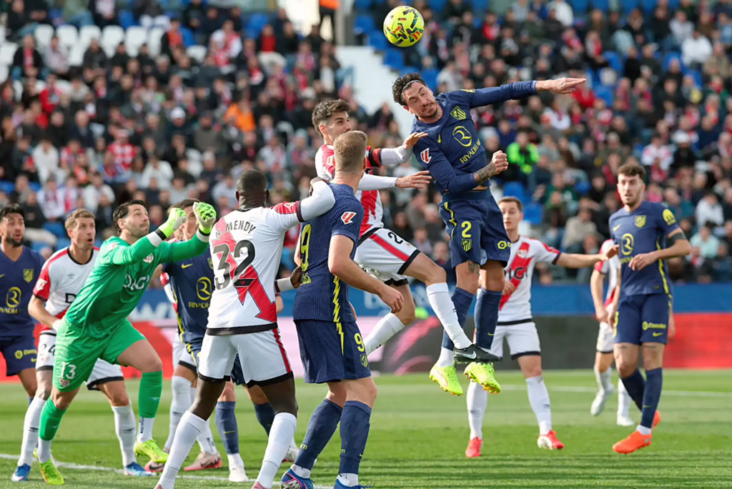 Atlético de Madrid sufre una contundente derrota de 3-0 ante Rayo Vallecano en LaLiga.