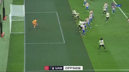 La imagen que determina el offside de Pau Cubarsí en lo que era el primer gol del Barcelona La imagen que determina el offside de Pau Cubarsí en lo que era el primer gol del Barcelona