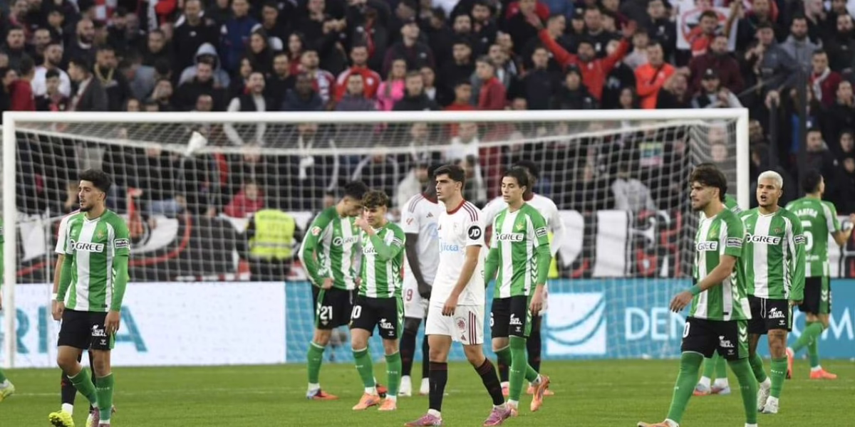 Enfoque en el derbi: Dos jugadores no participarán en el esperado encuentro.