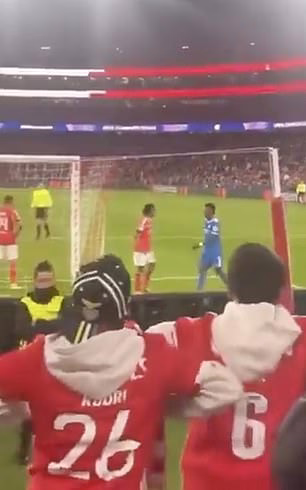 El Benfica ha inhabilitado a cinco aficionados por conducta "racista" hacia Vinicius Jr., mientras que el club portugués finalmente actúa tras haber respaldado a Gianluca Prestianni en medio de una controversia sobre racismo.