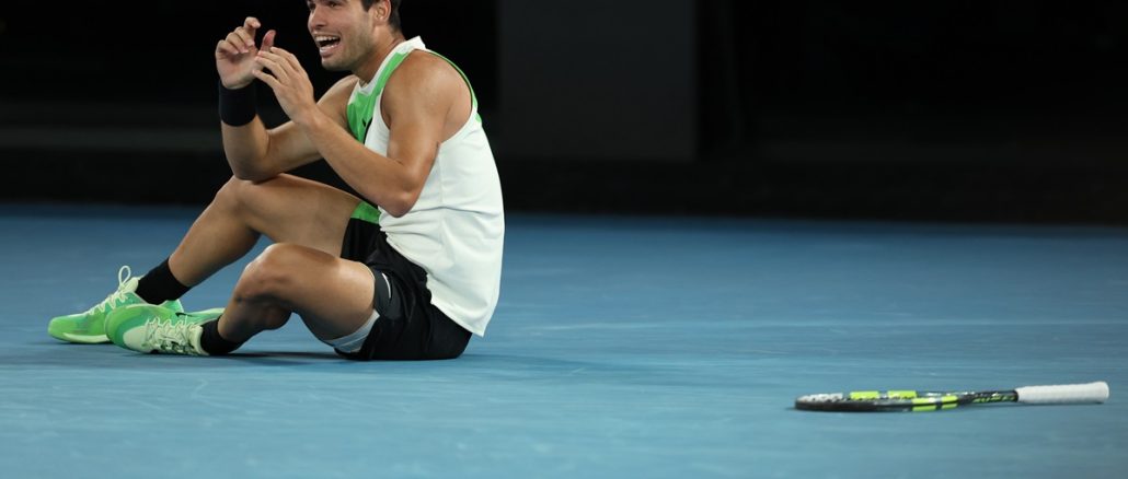 Carlos Alcaraz celebra el Abierto de Australia y ya ganó los cuatro Grand Slam posibles https://www.vermouth-deportivo.com.ar/alcaraz-pudo-con-djokovic-y-gano-su-primer-abierto-de-australia/