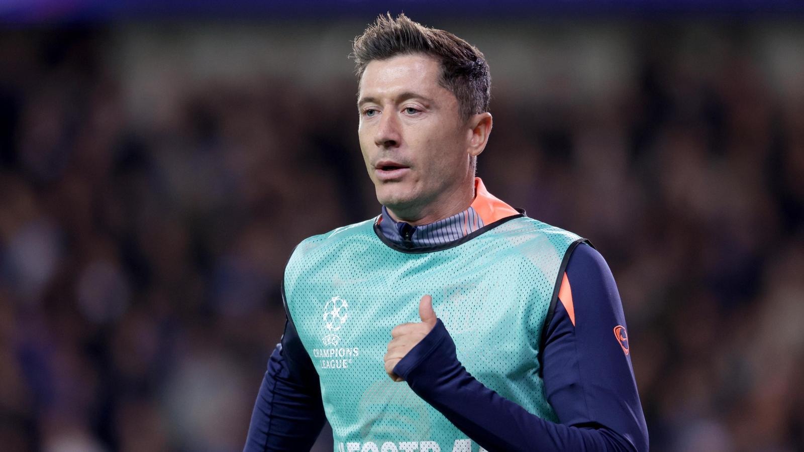 Lewandowski tiene un pie fuera del Barcelona
