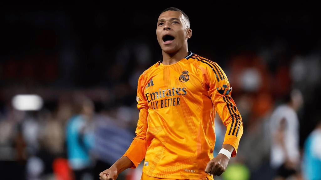 El padre de Kylian Mbappé defiende a un jugador que marca 60 goles al año ante las críticas.