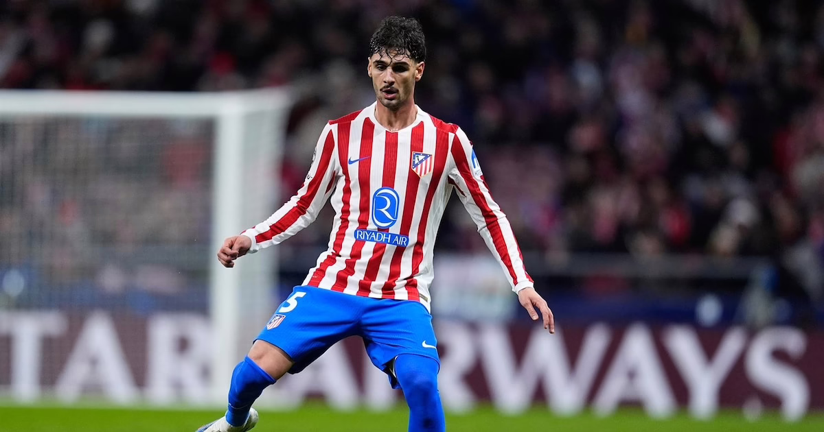 El Atlético de Madrid se dirige a Sevilla con sus tres nuevos incorporaciones, pero sin Cardoso ni Sorloth.