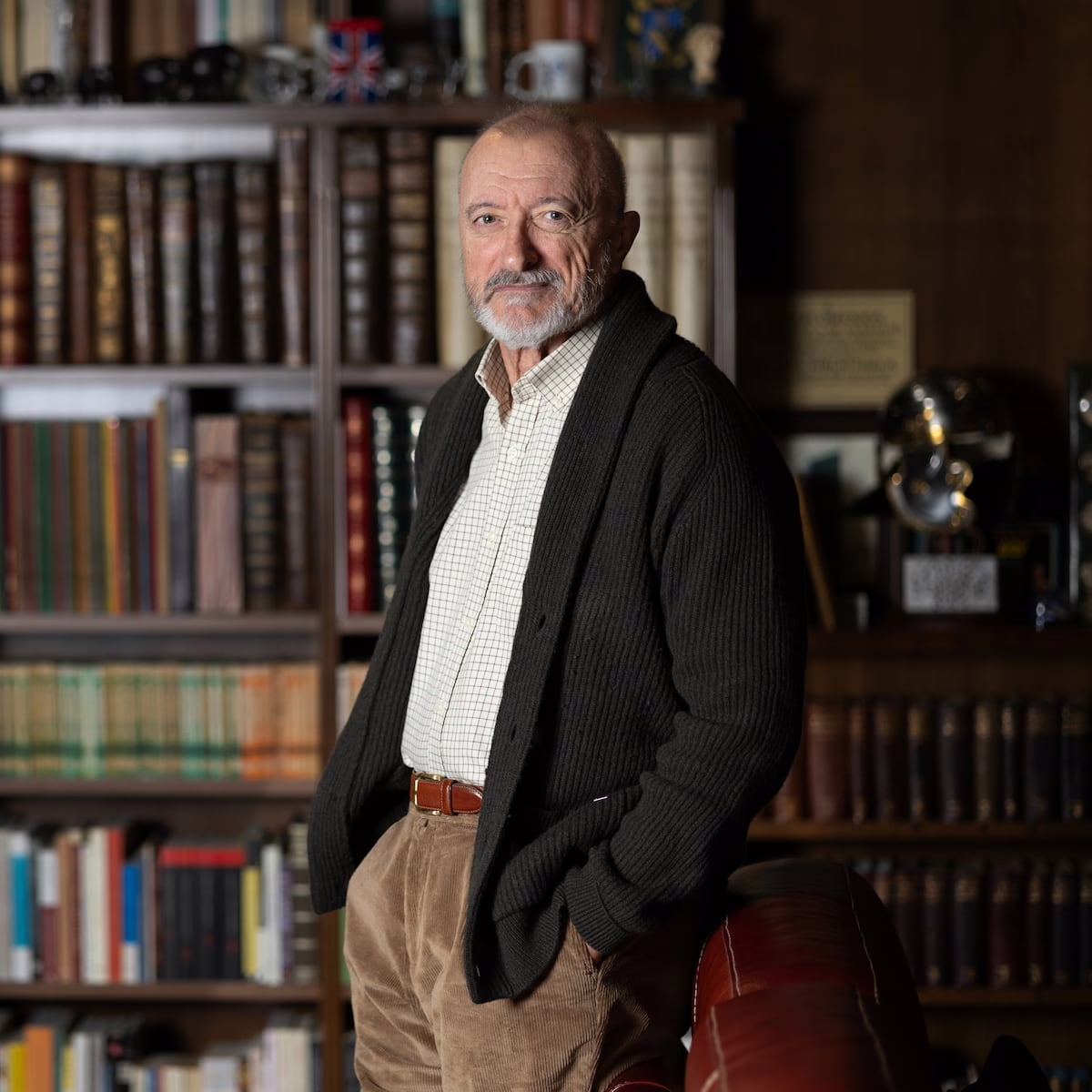 Pérez-Reverte discute la Guerra Civil, la izquierda y su crítica hacia la RAE | El PAÍS Exprés