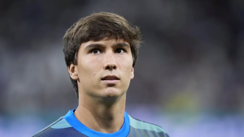 Gonzalo García, un futbolista de 21 años del Real Madrid, reveló que vivió en Buenos Aires durante dos años por el trabajo de su padre.