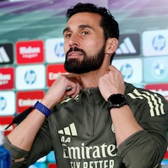Arbeloa: “Si alguien no está contento... viene al sofá gris”