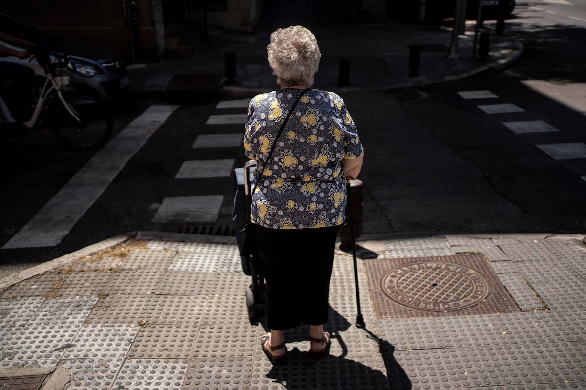 La Fiscalía solicita tres años de cárcel para una mujer y su hija por supuestamente robar 125.000 euros a una anciana de noventa años | Noticias de Madrid