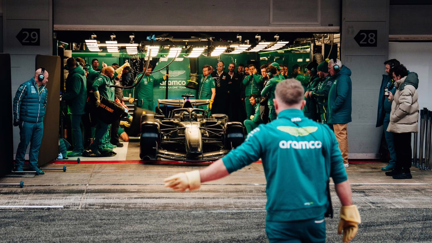 Todos fijan su atención en Aston Martin.