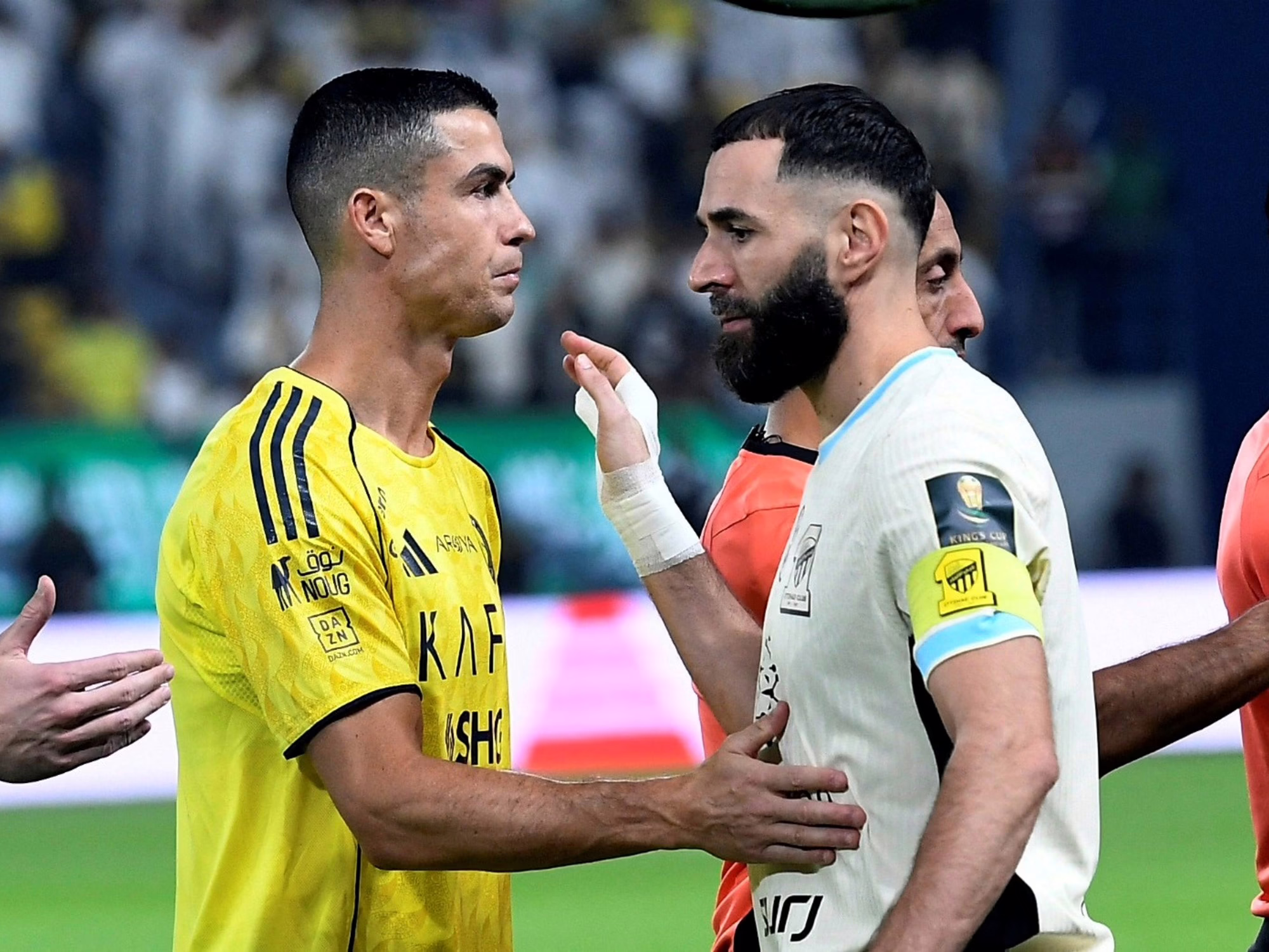 Karim Benzema revoluciona el mercado futbolístico árabe, generando la indignación de Cristiano Ronaldo.