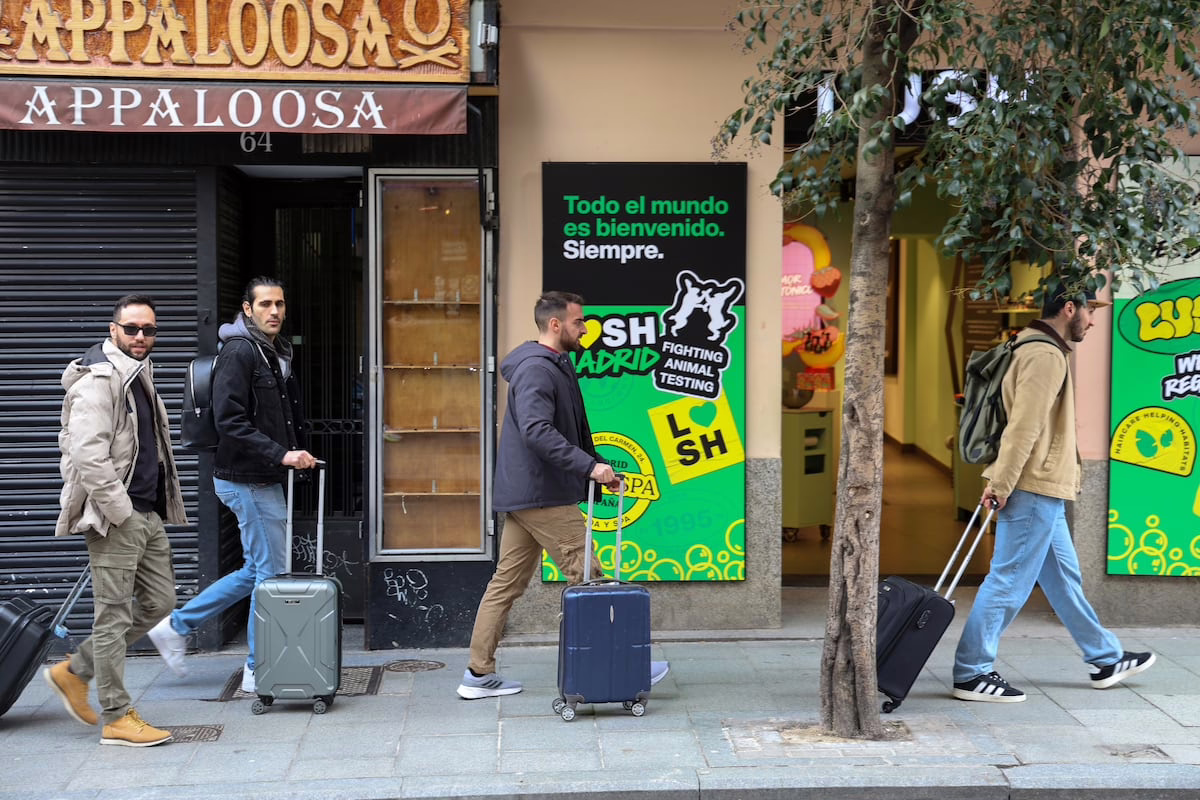 El Malasaña para turistas: de frutería a tienda de aceite de cannabis | Actualidad en Madrid