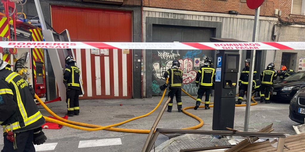 Un hombre de 52 años se encuentra en estado "muy crítico" después de una explosión de gas en la cocina de su apartamento en Usera.