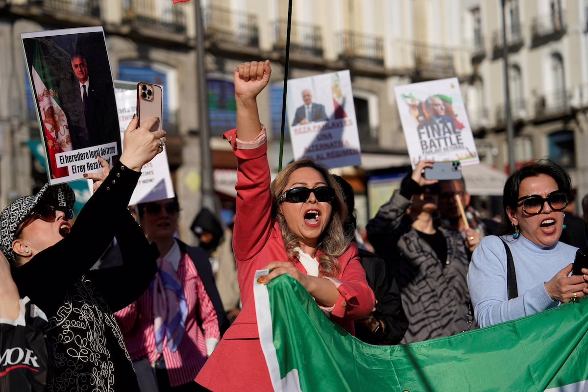 La comunidad iraní en Madrid: entre el temor y la celebración – “Jamenei, presta atención, no ganarás esta batalla” | España