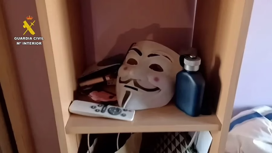 Cuatro líderes de Anonymous arrestados en España.