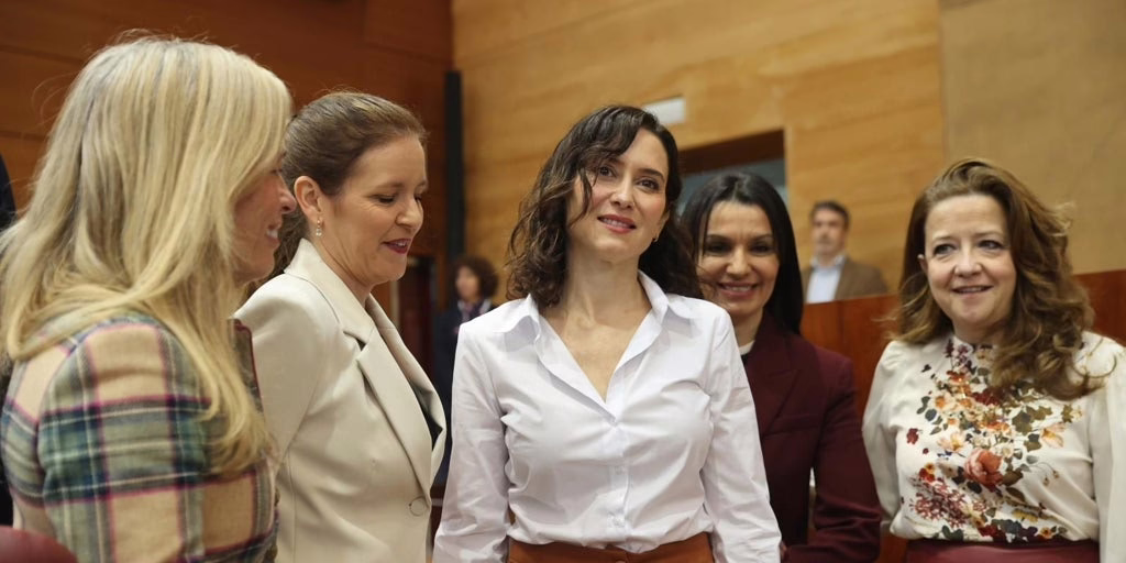 Ayuso demandará ante los tribunales el plan de Sánchez sobre inmigrantes y lengua, al considerarlo «xenófobo».