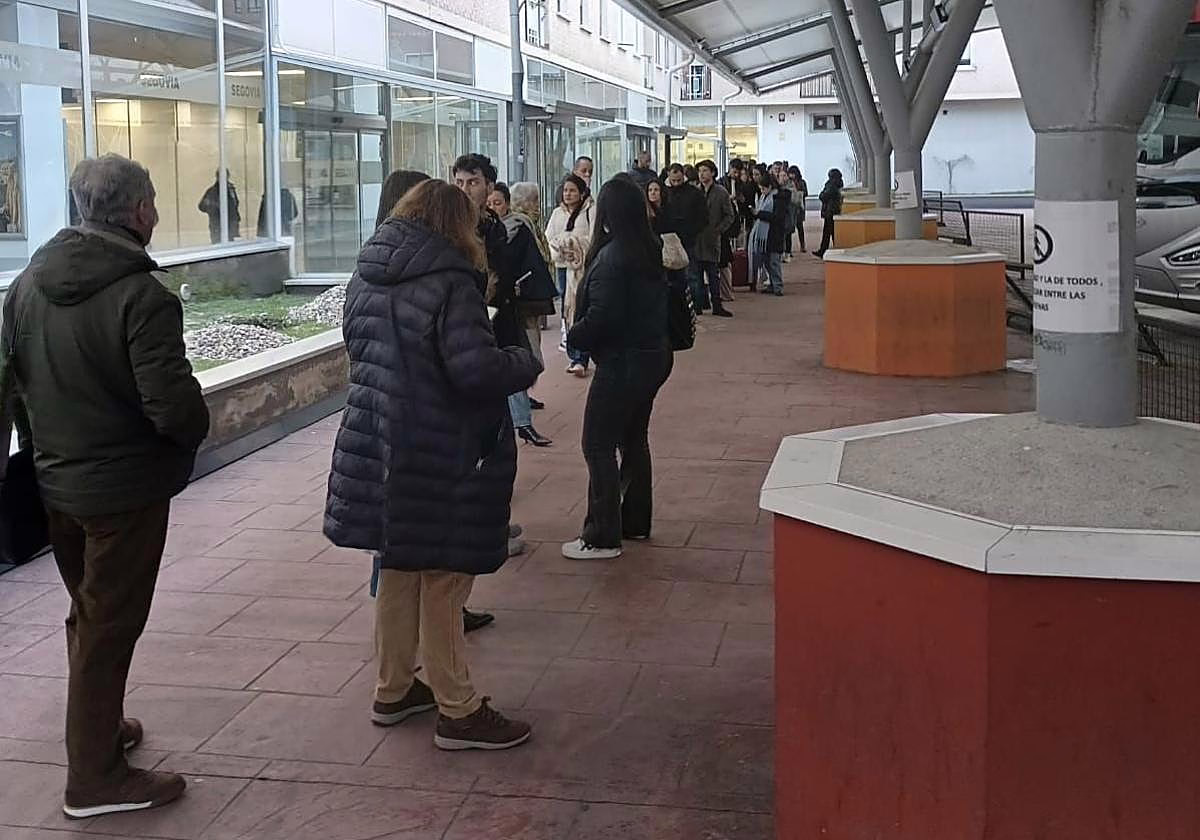 Nuevas demoras en los autobuses a Madrid generan malestar entre los pasajeros.