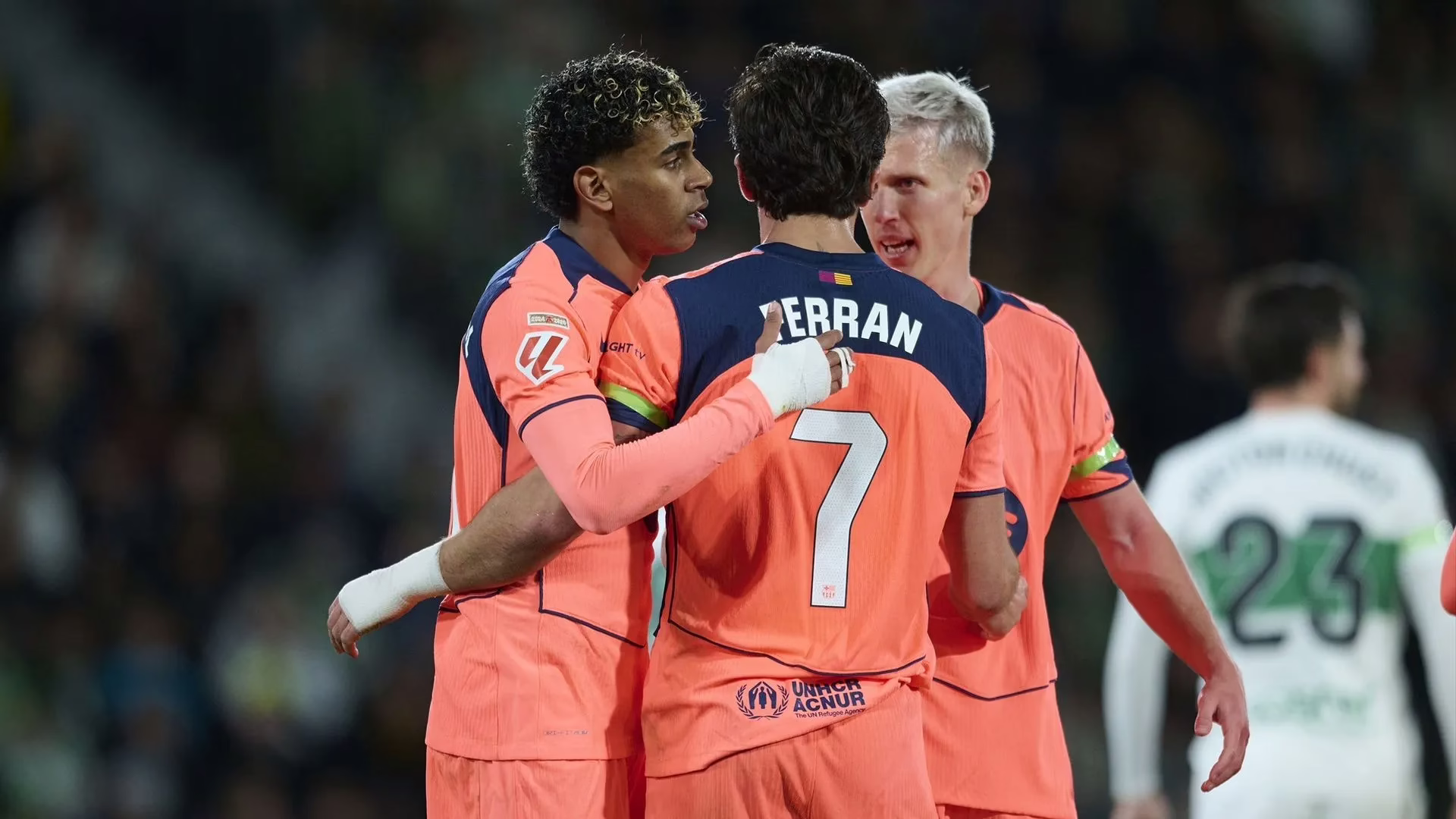Barcelona supera con facilidad al Elche.