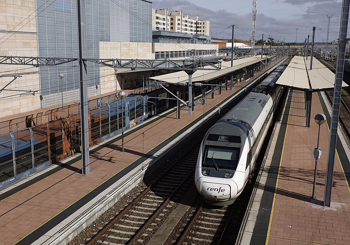 Un tren Alvia con rumbo a Madrid se retrasa 25 minutos en su llegada.