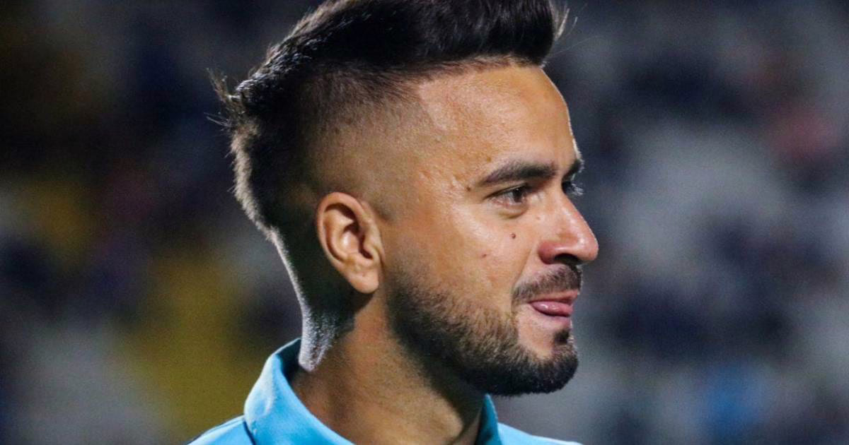 Rodrigo "Droopy" Gómez, futbolista de Motagua, sufre un accidente de tráfico.