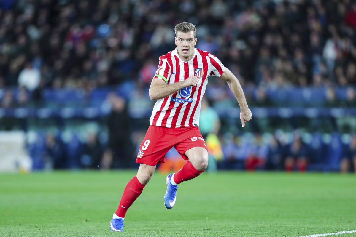 Sorloth regresa al equipo sin fracturas ni contusiones después de su lesión.