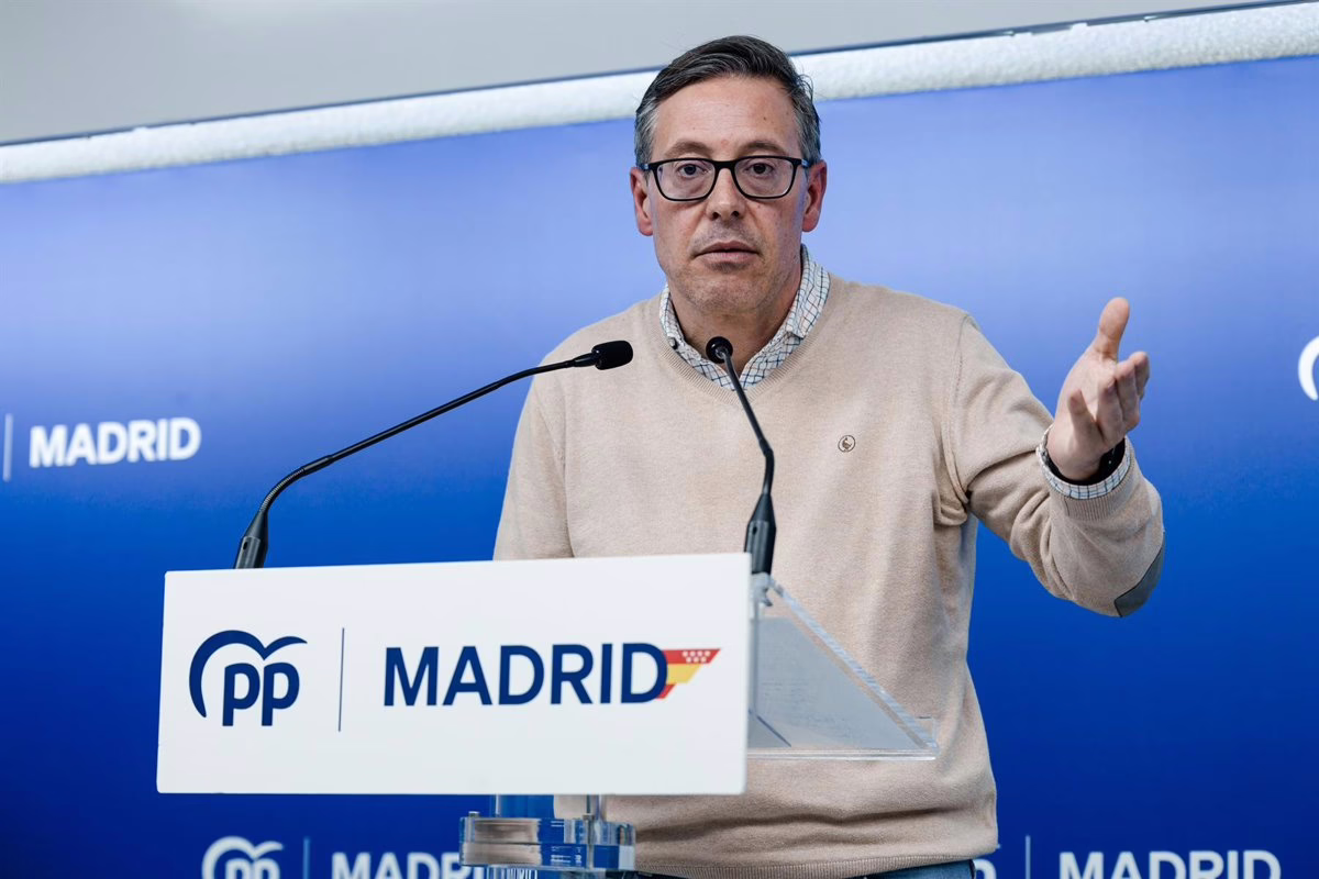 El PP de Madrid reitera su apoyo al alcalde de Móstoles y sostiene que no se puede "condenar sin evidencia".
