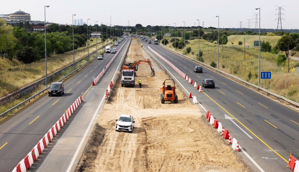 Los trabajos en el tercer carril de la M-607 provocarán interrupciones temporales y reducciones en el ancho de la carretera esta semana.