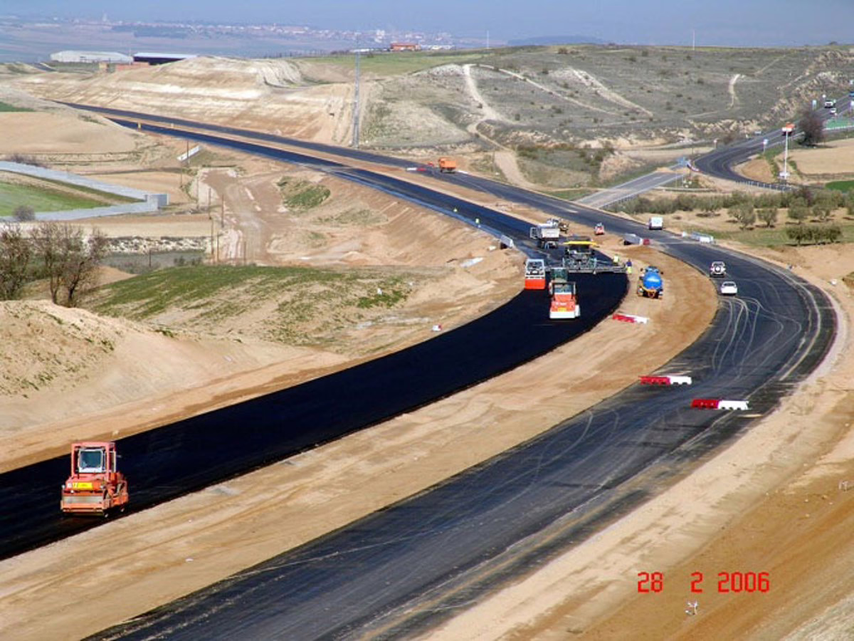 El Gobierno eleva a 134 millones de euros el gasto del salvamento de la autopista en quiebra R-4 de Madrid.