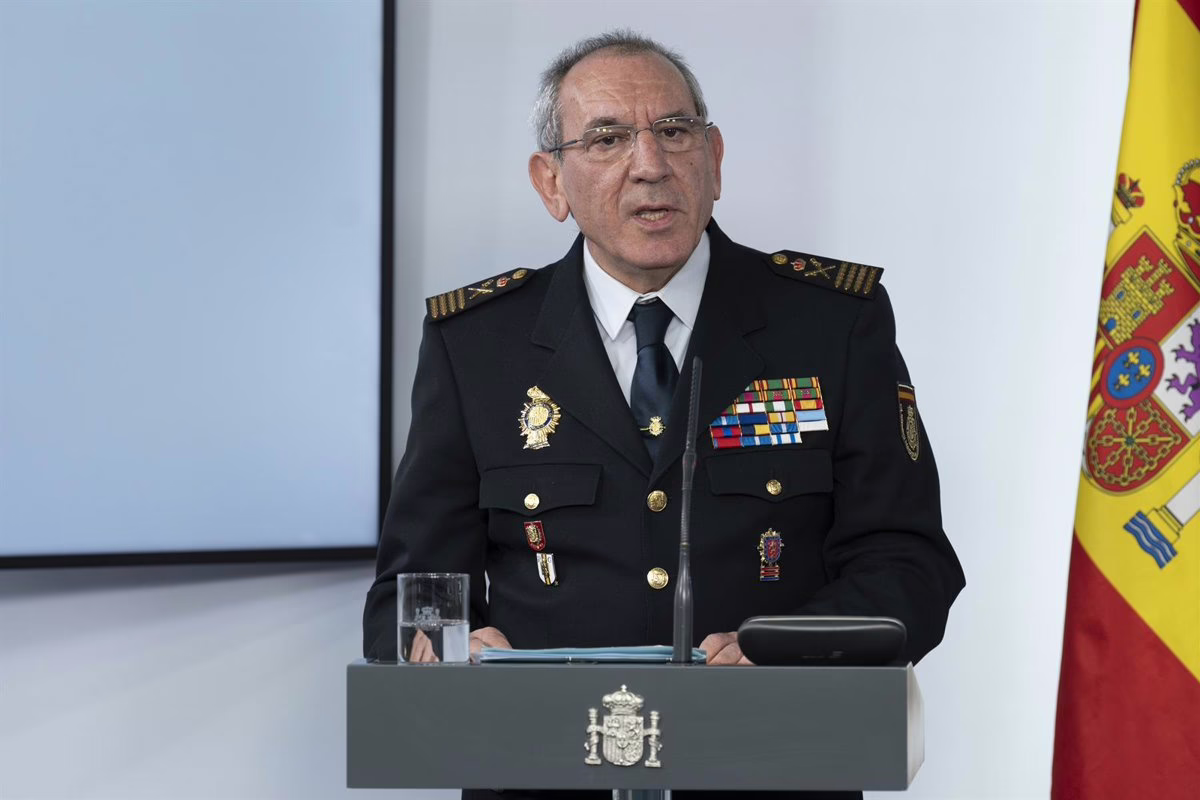 Un tribunal de Madrid convoca al Director Adjunto Operativo de la Policía Nacional como imputado en un caso de presunta agresión sexual.