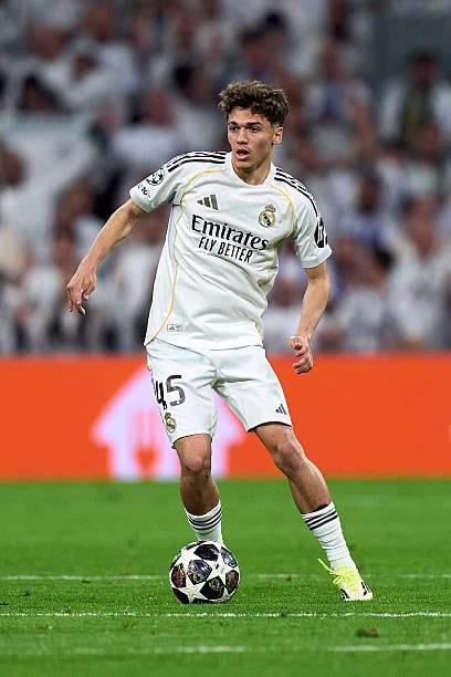 Arbeloa busca la atención de los jóvenes talentos.