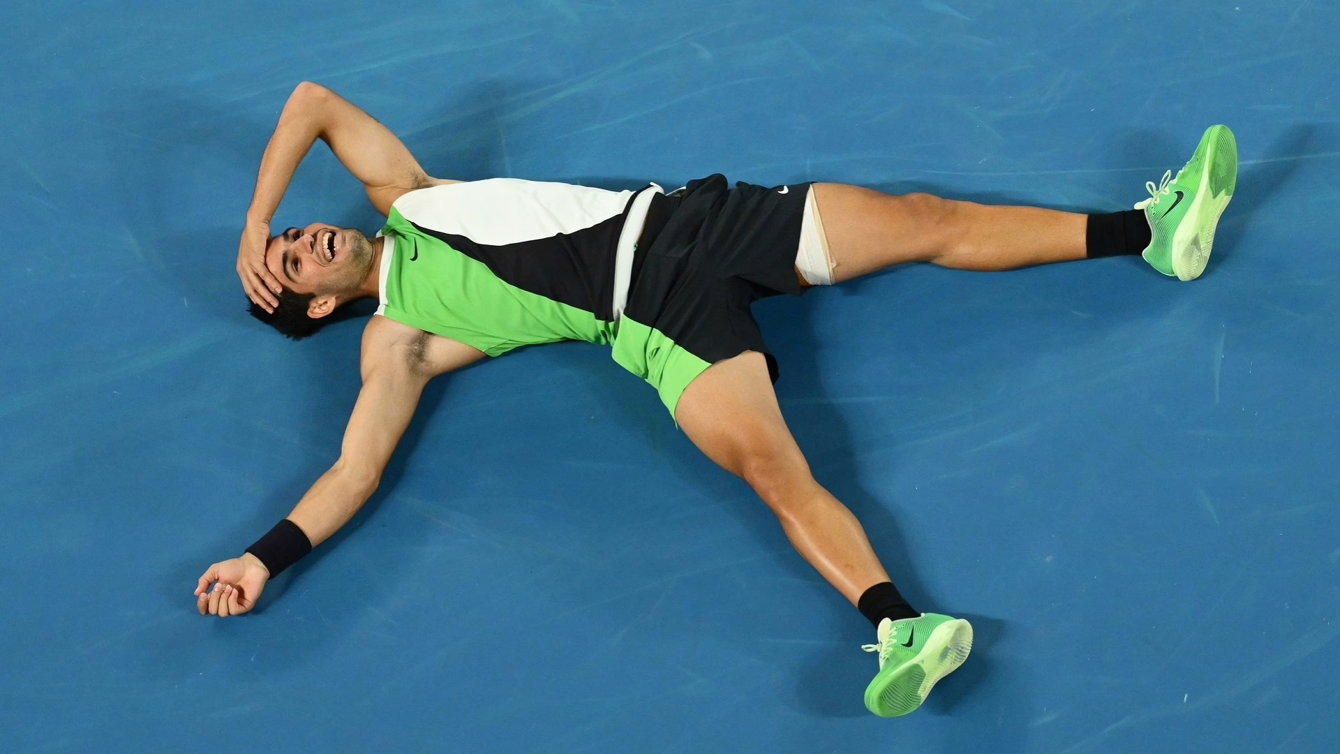 Alcaraz triunfa en el Abierto de Australia y se convierte en el jugador más joven en lograr el Grand Slam.