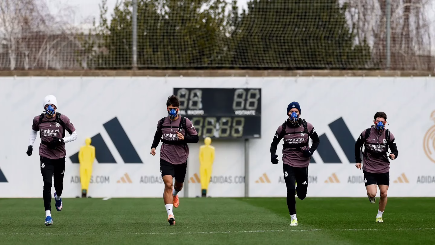 La razón por la cual los jugadores del Real Madrid emplean llamativas máscaras durante sus entrenamientos.