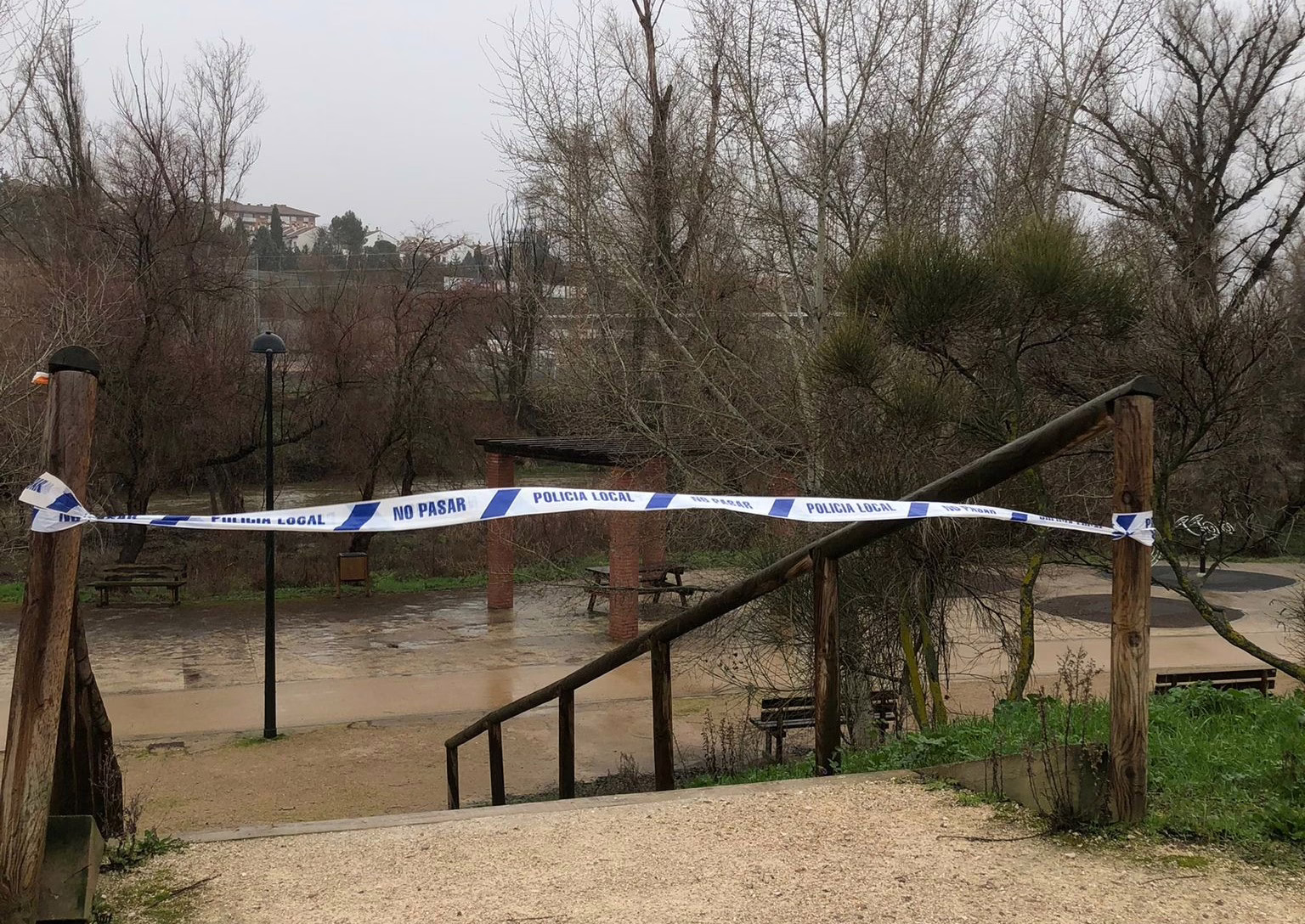Alerta máxima en Madrid por peligro de desbordamiento del río Jarama. El río Henares bajo vigilancia naranja - Información de Alcalá de Henares y la zona del Corredor.